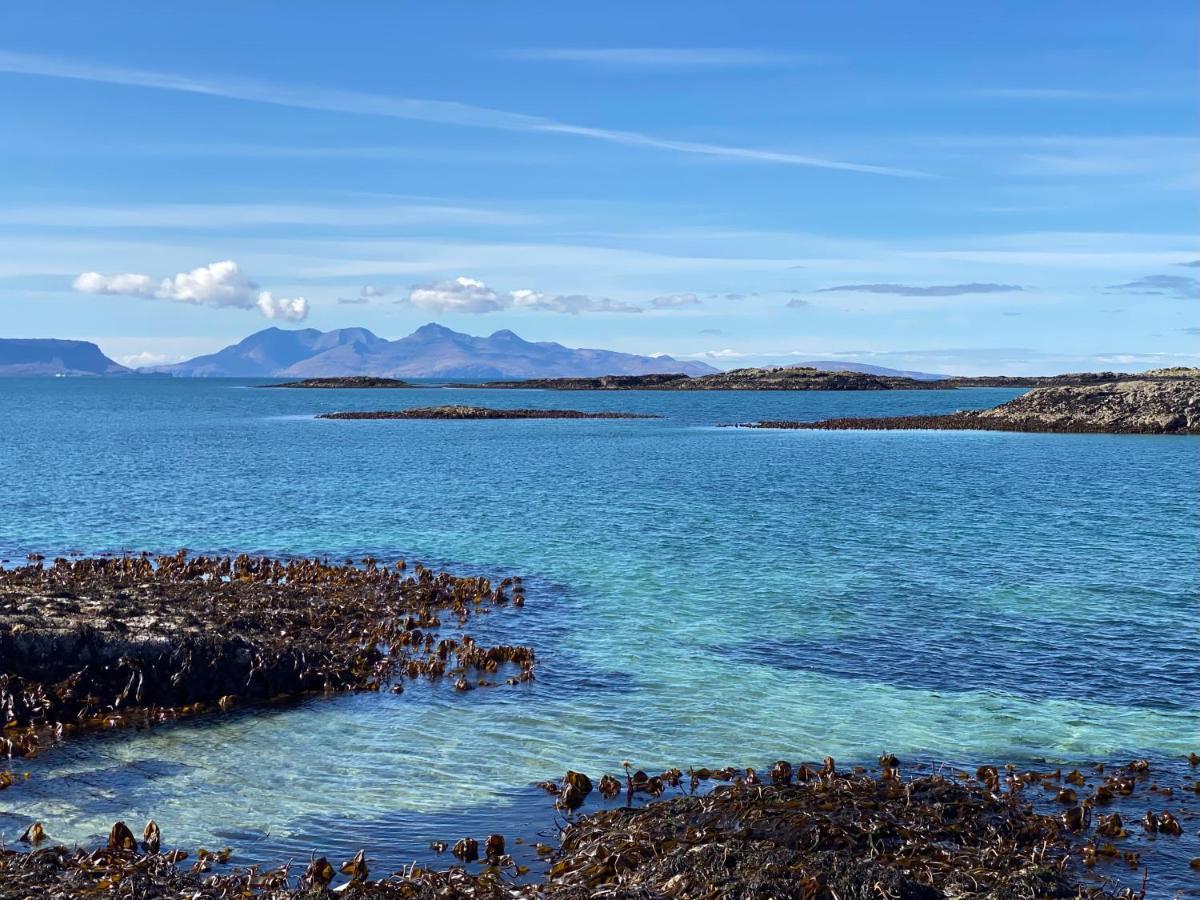 The Sheiling Holiday Home With Gorgeous Views Over The Isles 아리사이그 외부 사진